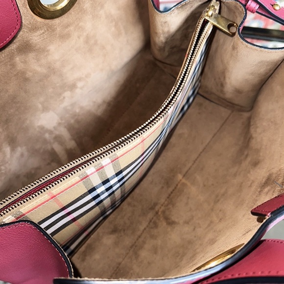 Authentic Burberry bag - Picture 9 of 13